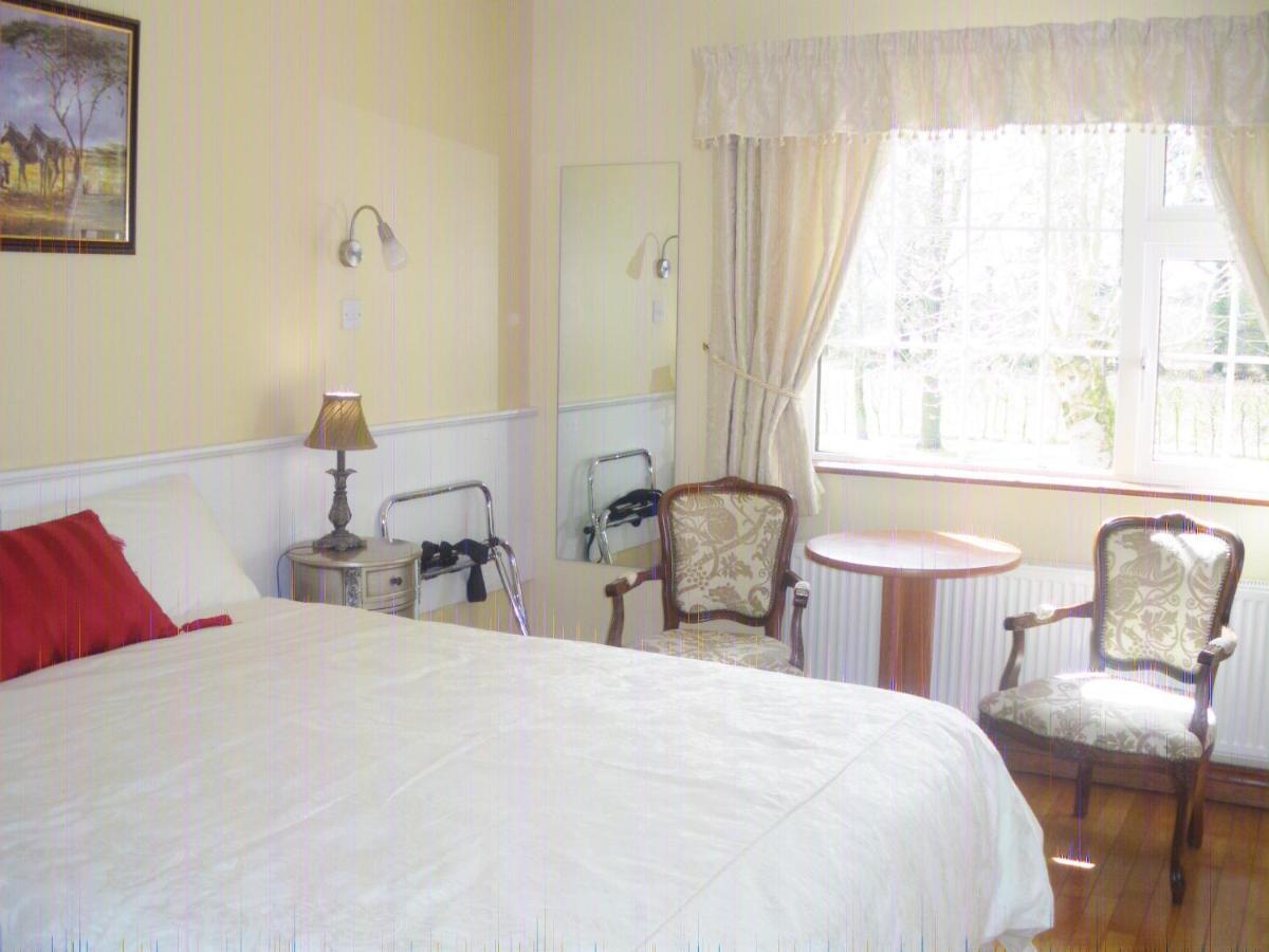 Bed and Breakfast Redwood Dunrine Exterior foto